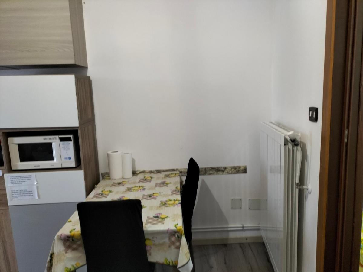 Affitti Brevi Ferrera Monolocale Ferrera 20 Minuti Da Rho Fiera E San Siro Apartment Bareggio Exterior foto